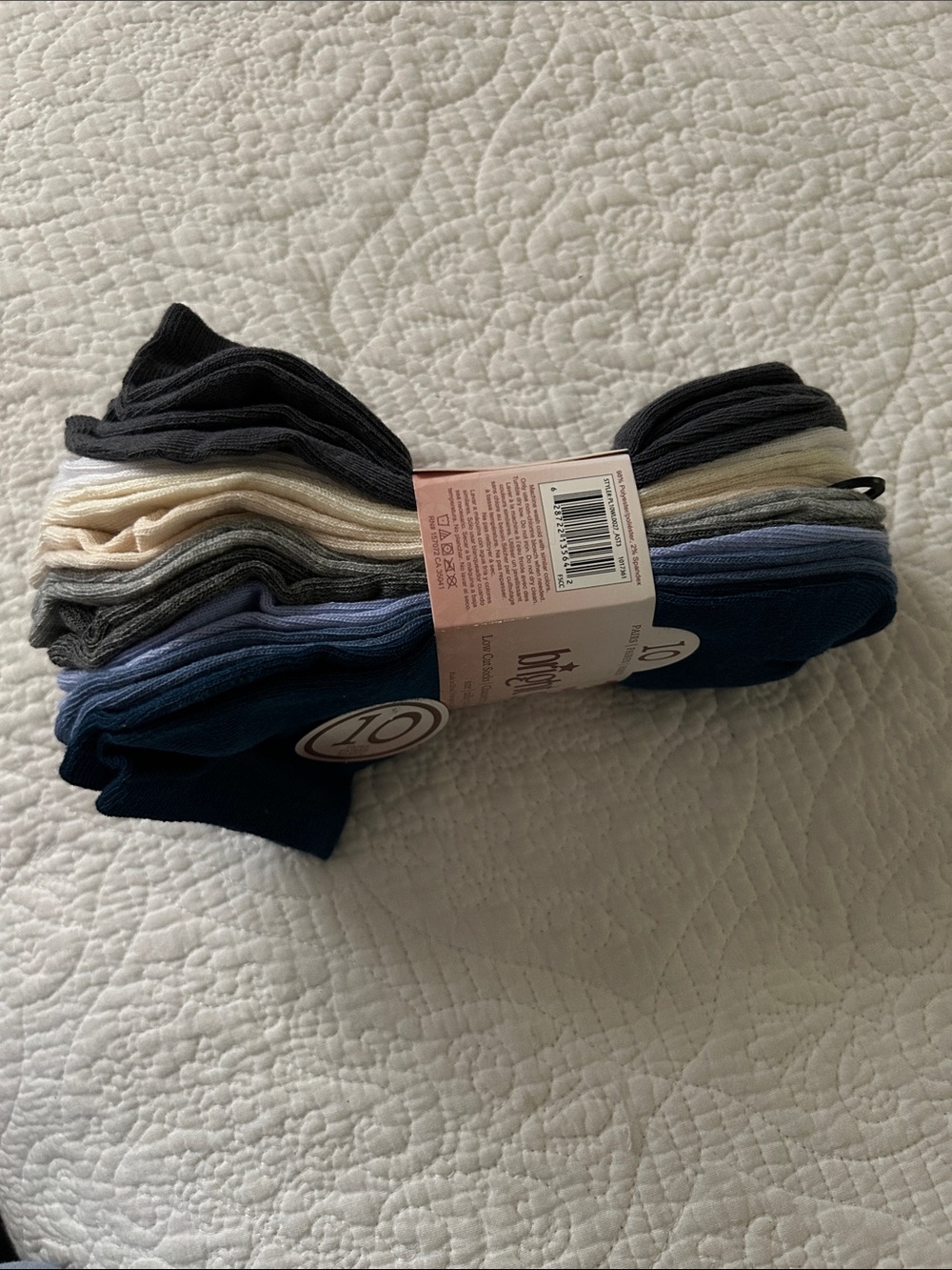 NWT Women's 10-Pack Crew Socks in Black, Navy, Gray & Cream - Picture 4 of 8